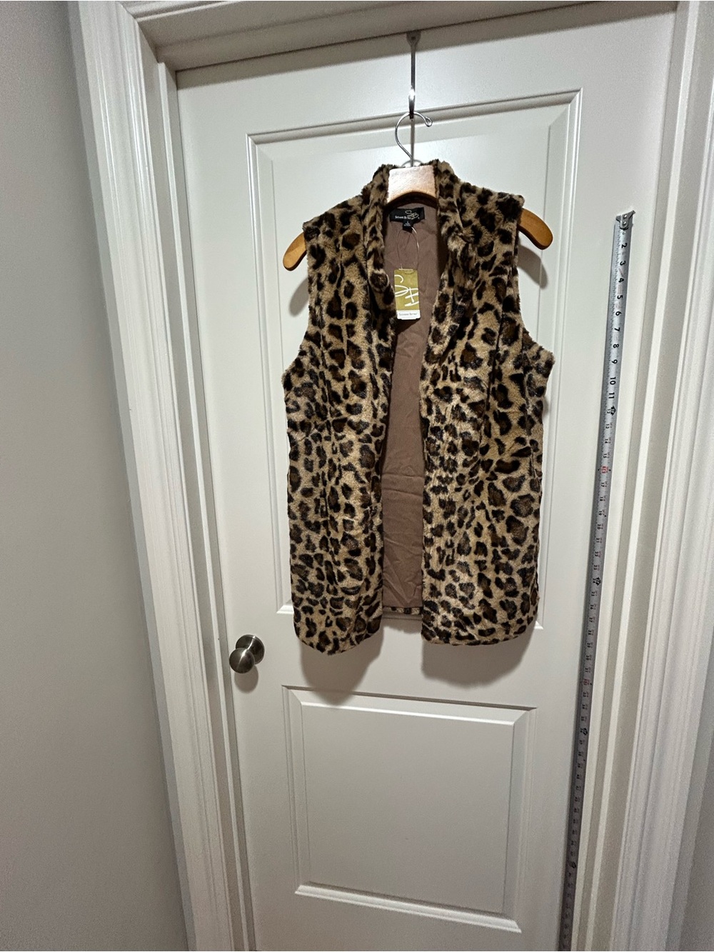Suzanne Betro NWT women’s size L leopard Print Faux Fur Vest. Super soft